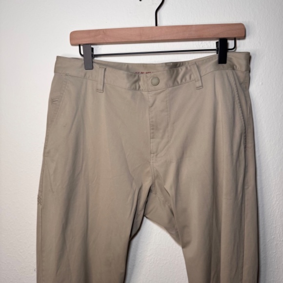 Rhone Men's Commuter Pants Classic Fit Size 32 Tan/Khaki Performance Office - Picture 2 of 5